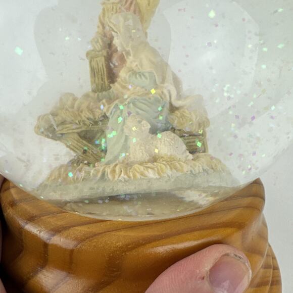 Nativity Snow Globe San Francisco Music Box Co We wish you a Merry Christmas - Picture 12 of 13